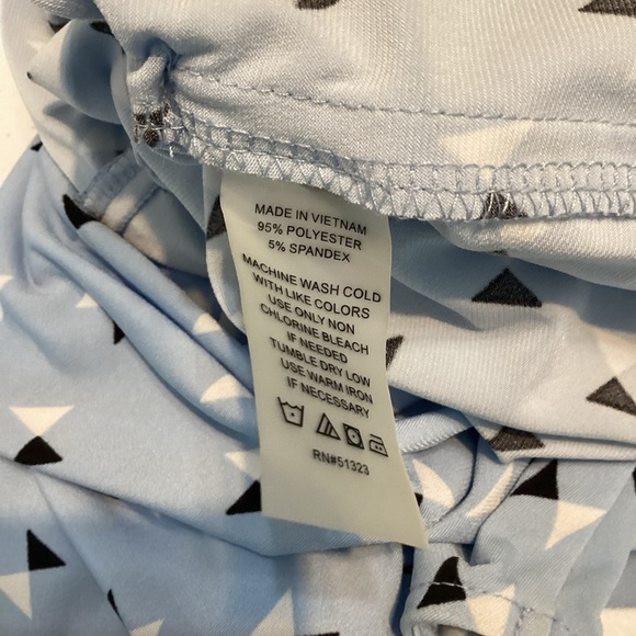 Vince Camuto Top Size S Blue Triangle Print - Picture 7 of 7